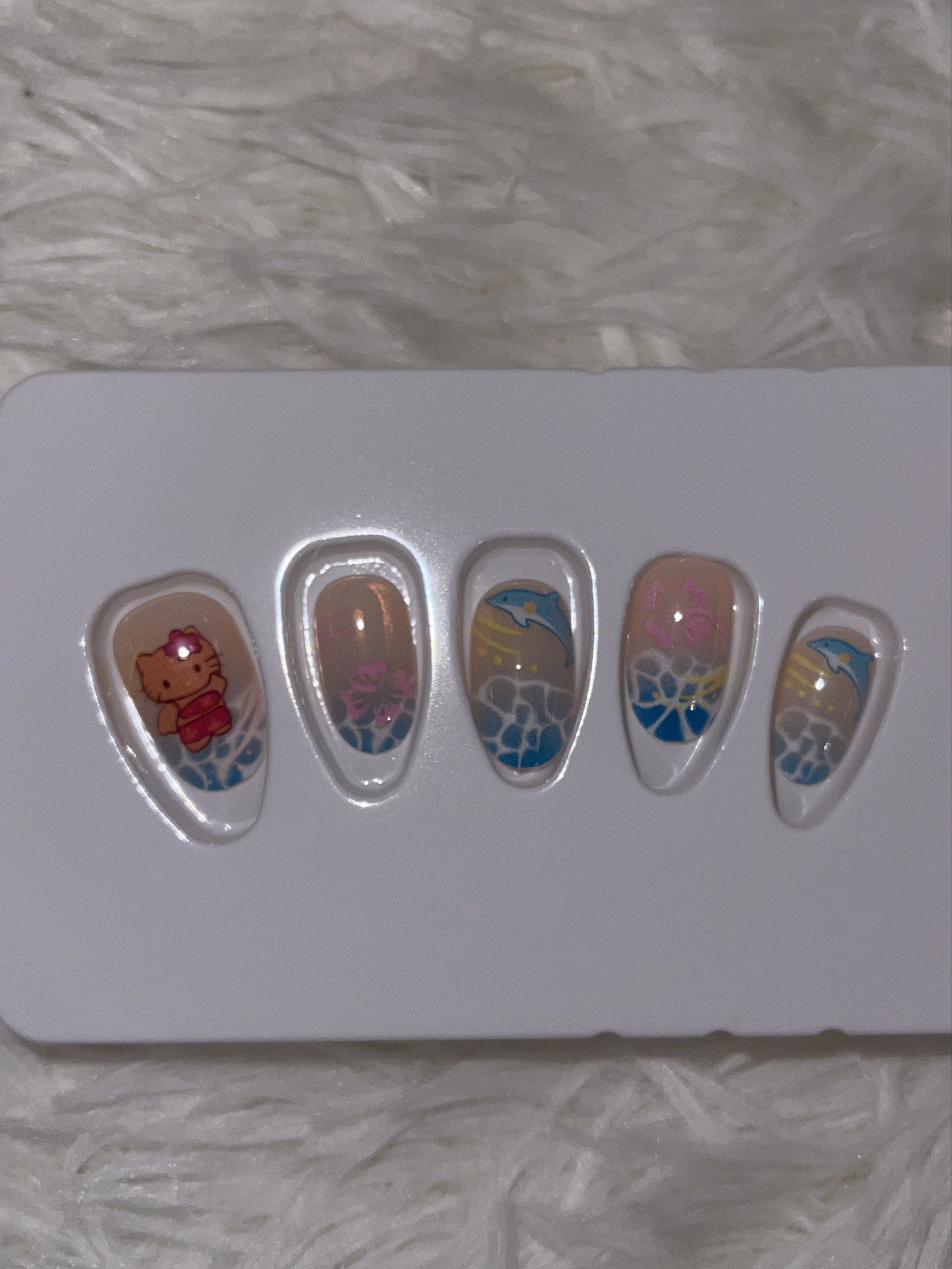 Beach Summer Tanned Hello Kitty Nail Art Set (Category: Hands & Nails) located in Quezon City. Submitted by lilynlace.thecoll (Listing ID 1426942749, Image 2). Description: Size S and L nails available! Super cute and great for the upcoming summer hihi -Colours may vary due to lighting >< -Any major flaws will be stated by me -Please pay on time! -NO cancellations allowed! If ever, there will be a 50% cancellation fee to be applied. -Late payment