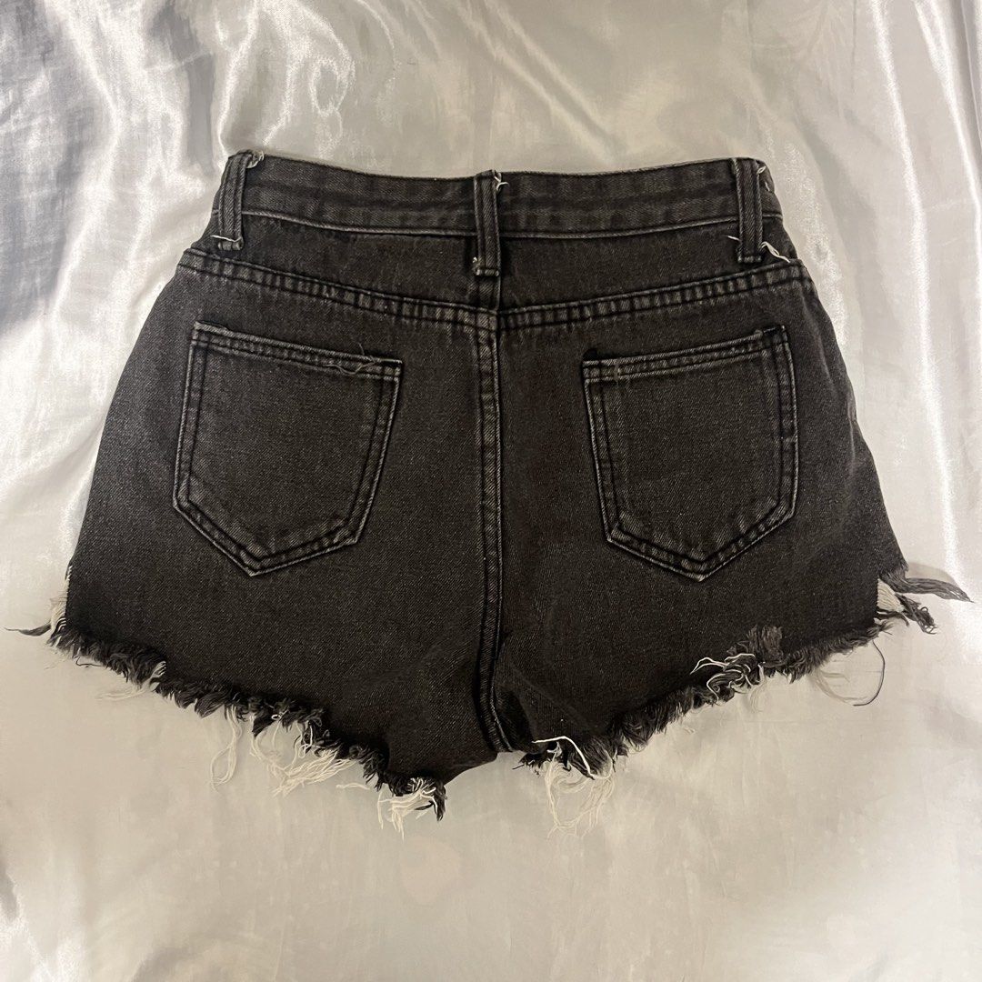 Black High Waisted Ripped Denim Shorts (Category: Shorts) located in Manila. Submitted by ppomprin (Listing ID 1426939057, Image 2). Description: 𑣲 hard denim 𑣲 no flaws 𑣲 payment via gcash qr measurement 𖦹 waist 27 inches 𖦹 length 11.5 inches.