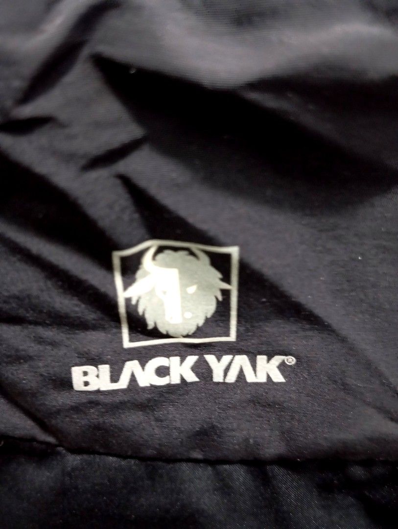 Black Yak Gore-Tex Hat (Category: Caps & Hats) located in Davao. Submitted by jhegaloutdoorshop (Listing ID 1426795269, Image 3). Description: Black Yak hat with Gore-Tex technology. Features a wide brim and adjustable chin strap. Includes a small logo on the front and a label inside. Designed by Mountaineers. Has a mesh lining for breathability. Includes snap buttons on the side..