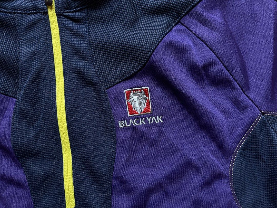 Black Yak Quarter-Zip Pullover (Category: Activewear) located in Koronadal. Submitted by kenyakushop (Listing ID 1426908729, Image 2). Description: All details are posted (Please see photos for reference) No issues can be seen Minimal to No signs of usage .