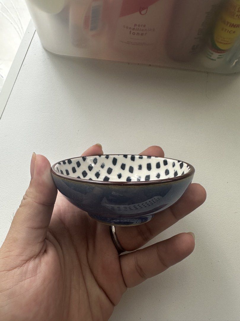 Blue and White Floral Bowl Set (Category: Other Kitchenware & Tableware) located in Manila. Submitted by jules_declutters (Listing ID 1426834004, Image 3). Description: Selling it as a set Mop gcash Mod: same day courier or jnt Loc: e, Rodriguez, qc.