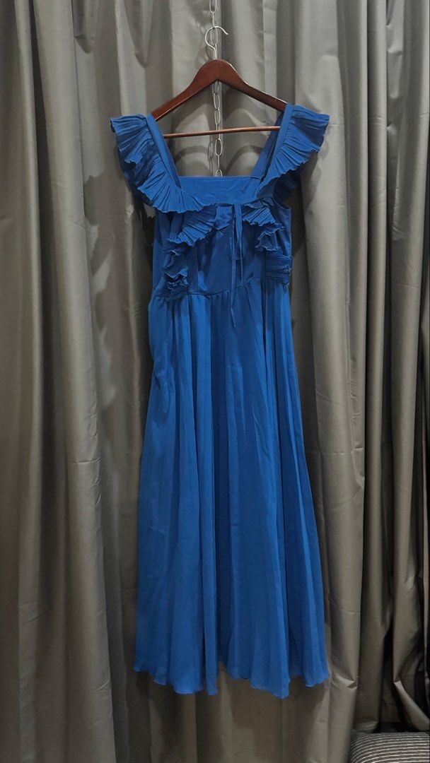 Blue Maxi Dress - Asos (Category: Dresses) located in Marikina City. Submitted by repurpose_studio (Listing ID 1426919503, Image 3). Description: Blue floral maxi dress.