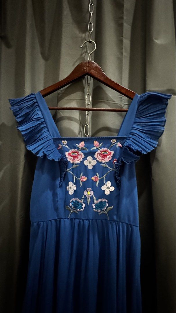 Blue Maxi Dress - Asos (Category: Dresses) located in Marikina City. Submitted by repurpose_studio (Listing ID 1426919503, Image 2). Description: Blue floral maxi dress.