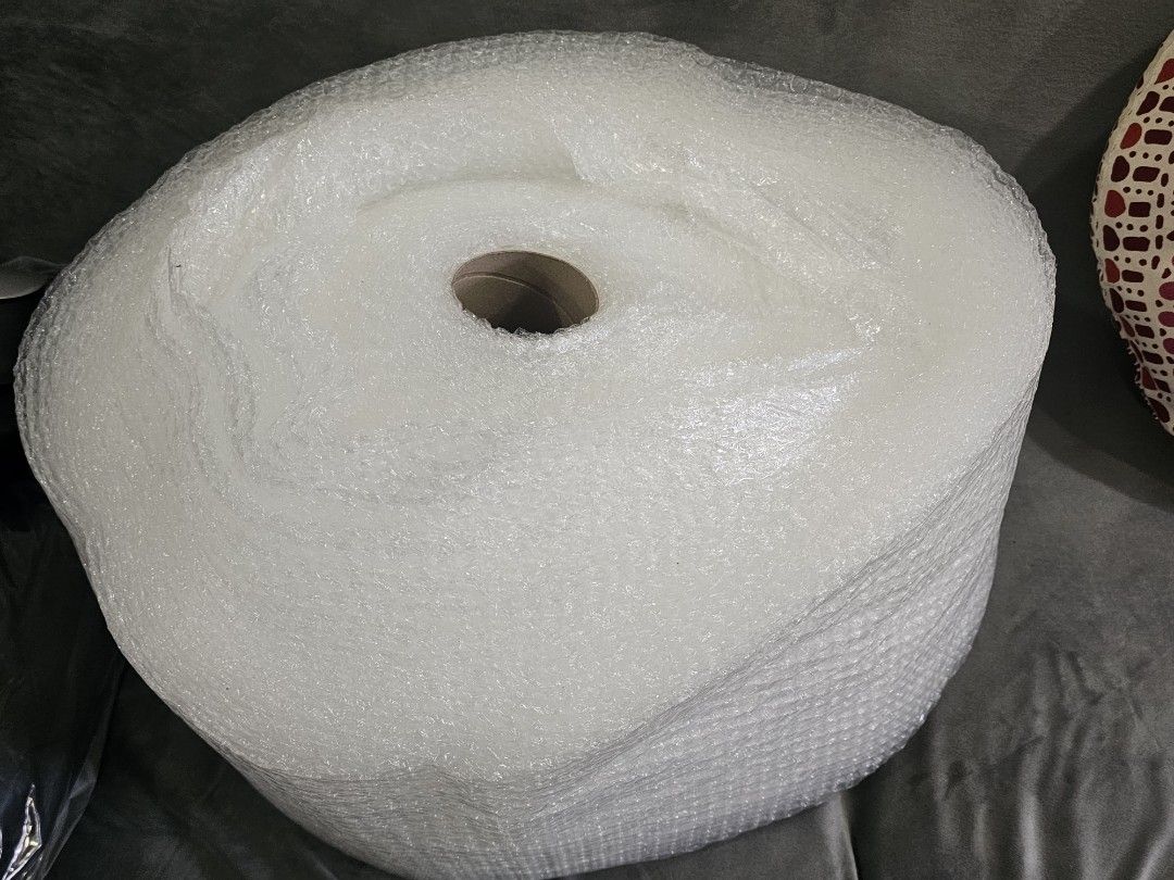 Bubble wrap (Category: Everything Else) located in Singapore. Submitted by sitialilow (Listing ID 1426902402, Image 1). Description: quite alot .