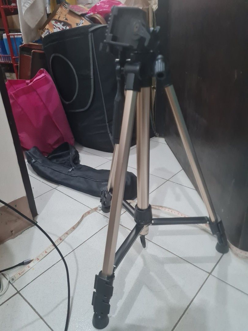 Camera Tripod with Carrying Bag (Category: Tripods & Monopods) located in Quezon City. Submitted by declutter1990 (Listing ID 1426815279, Image 2). Description: Tripod is designed for stability and ease of use. It features adjustable legs and a mounting head for cameras. Includes a carrying bag for convenient transport and storage..