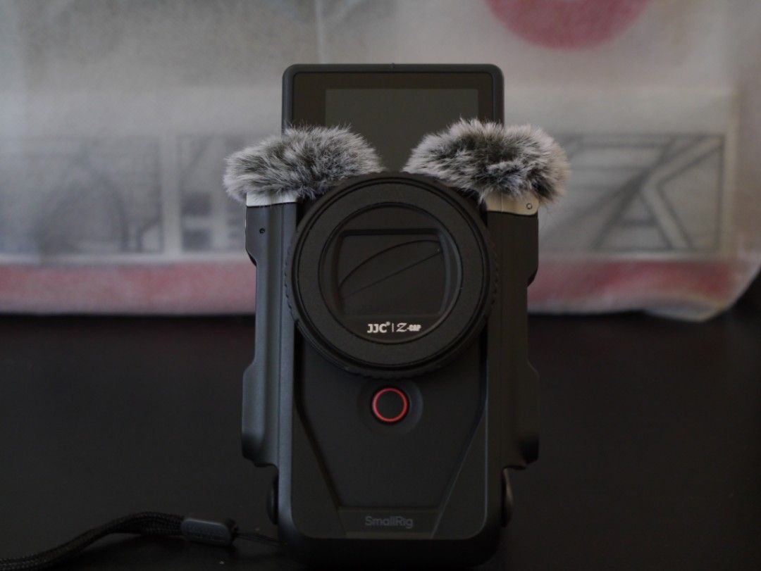 Canon PowerShot V10 with Accessories - Vlogging Camera (Category: Cameras) located in Mendez-Nunez. Submitted by cjgm23 (Listing ID 1420680073, Image 2). Description: canon v10 vlogging camera kakabili lang noong January 21 rfs - tinamad na mag vlog no issues good for street photography and for shy vloggers open for swapping.
