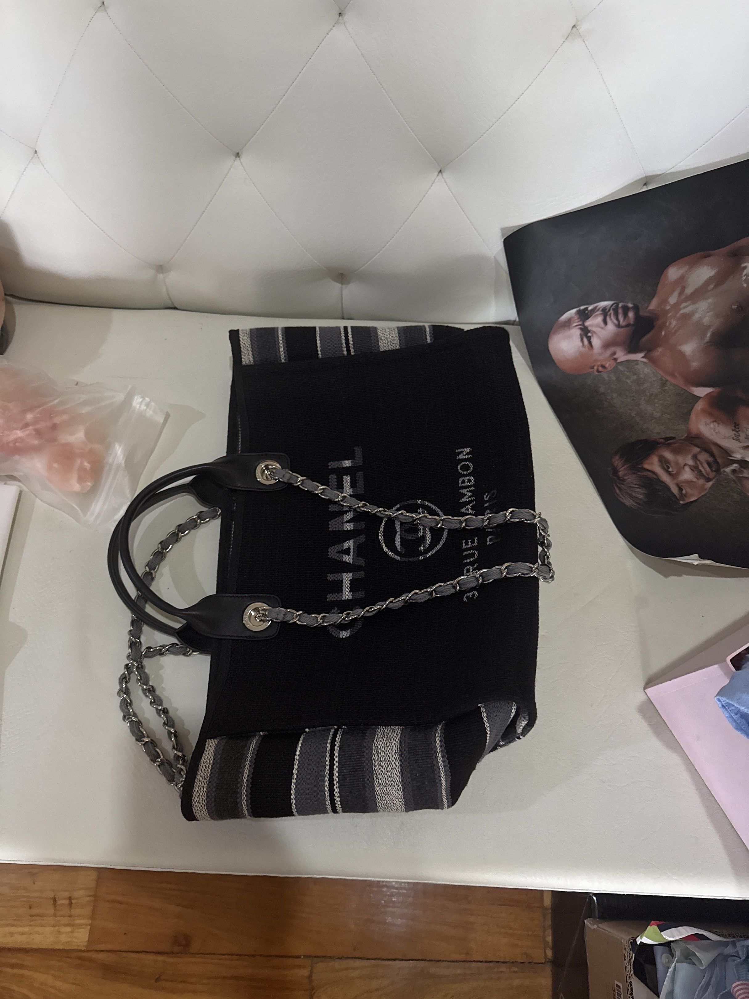 Chanel 31 Rue Cambon Tote Bag (Category: Luxury Bags & Wallets) located in Makati City. Submitted by eskarina62 (Listing ID 1426863314, Image 2). Description: .