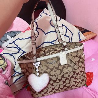 (Category: ) located in . Submitted by ikay_bee (Listing ID 1426900684, Image 1). Description: .