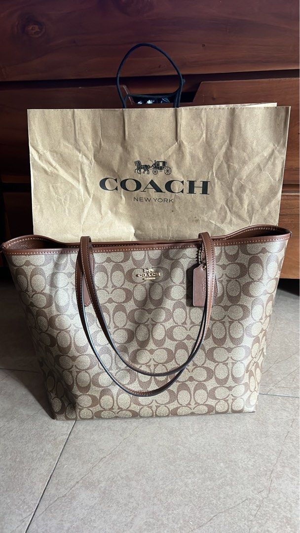 Coach Signature Tote Bag (Category: Luxury Bags & Wallets) located in Manila. Submitted by jen_8 (Listing ID 1426960265, Image 1). Description: Selling my personal bag not use Coach city tote bag with tag ,care card Signature brown 100% original Use 4times when we travel abroad before Good as new pa po .