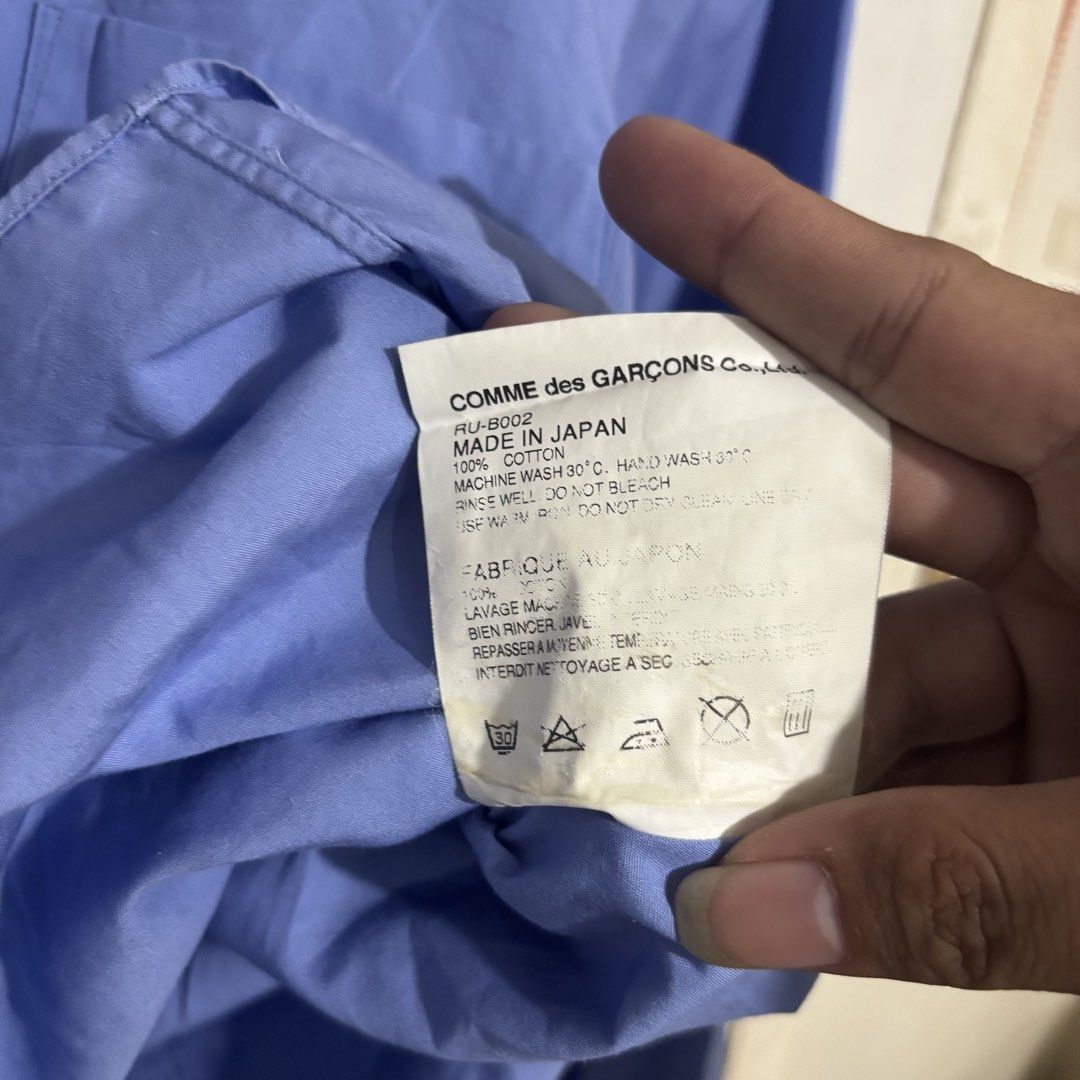 Comme des Garcons Blue Shirt - Size S (Category: Formal Shirts) located in Cebu City. Submitted by kidfrom6000 (Listing ID 1426817279, Image 3). Description: COMME DES GARCONS W18 L25 ISSUE: none Condition: 10/10 Freeship Cebu city.