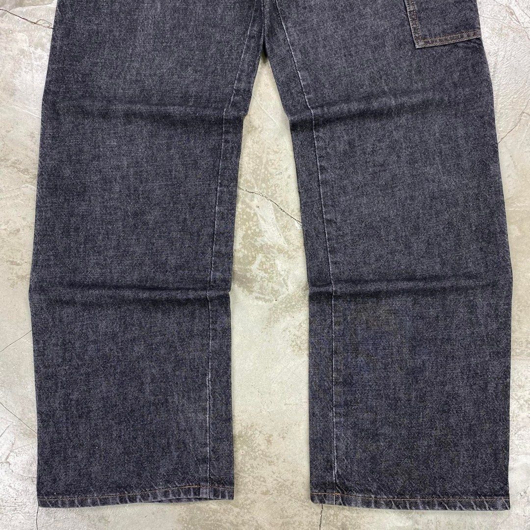 D&G ‘Back - Front’ Reversed Carpenter Denim Pants (Category: Jeans) located in Baguio. Submitted by lordeidara (Listing ID 1426906854, Image 3). Description: Size tagged: 29/43 Issue: Minor Stains Color: Gray Material: Cotton Made: Italy Waistline:14(28) Full Length:42.5 Inseam:32.5 Thigh:11 Leg Opening:9.5 Knee:10 Front Rise:11 BADU-0207.