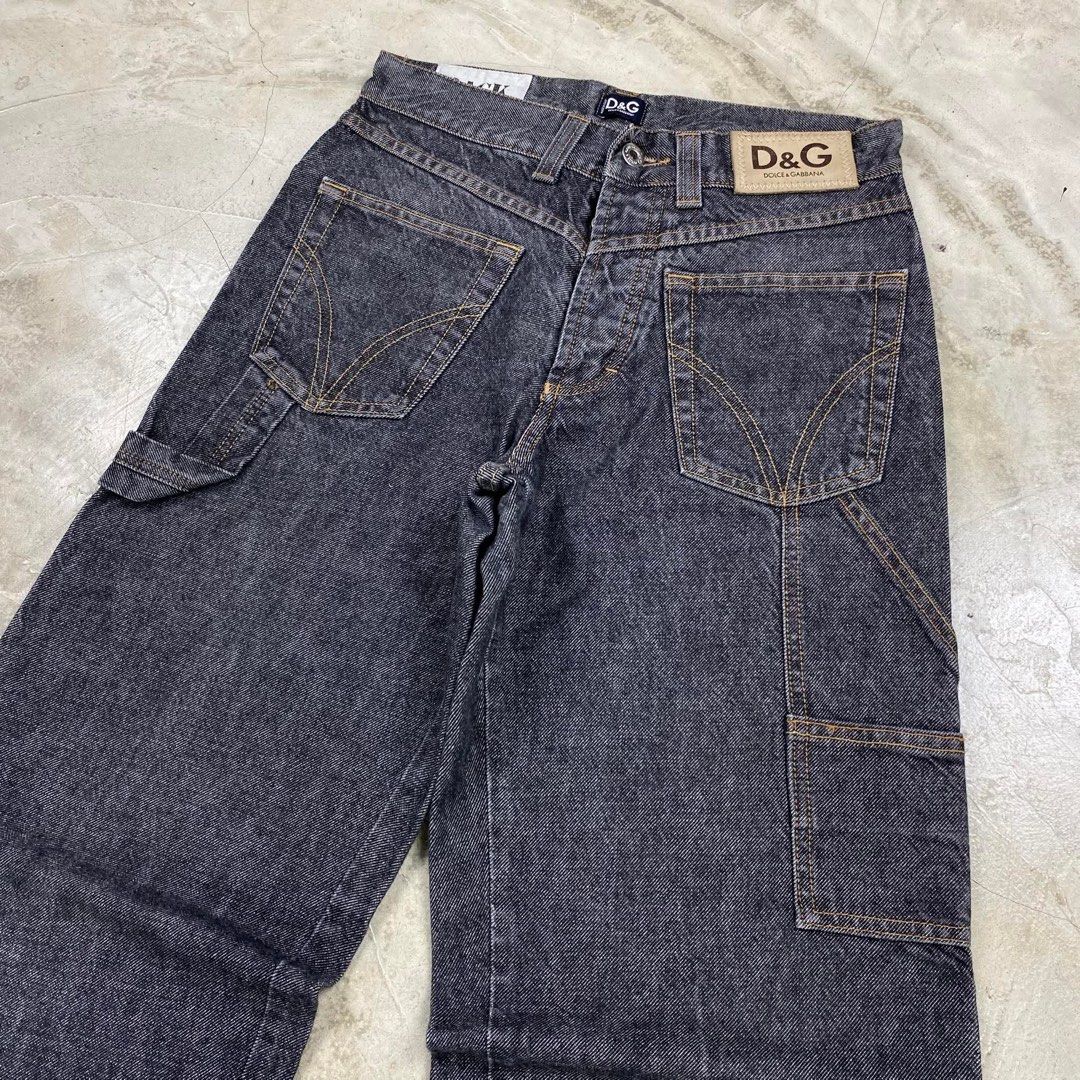 D&G ‘Back - Front’ Reversed Carpenter Denim Pants (Category: Jeans) located in Baguio. Submitted by lordeidara (Listing ID 1426906854, Image 2). Description: Size tagged: 29/43 Issue: Minor Stains Color: Gray Material: Cotton Made: Italy Waistline:14(28) Full Length:42.5 Inseam:32.5 Thigh:11 Leg Opening:9.5 Knee:10 Front Rise:11 BADU-0207.
