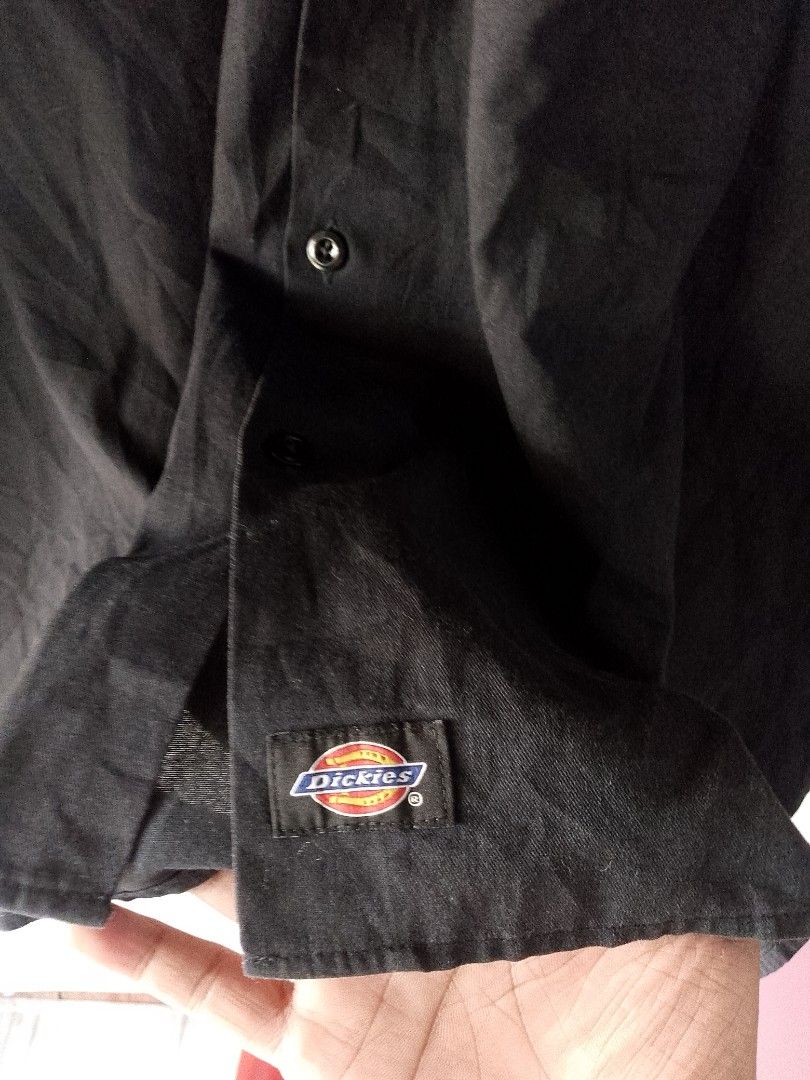 Dickies Flex Short Sleeve Shirt 2XL (Category: Tshirts & Polo Shirts ) located in Santa Cruz. Submitted by extrainchukay (Listing ID 1426914596, Image 3). Description: Black Dickies Flex short sleeve shirt. Features a button-down front and two chest pockets. The shirt is size 2XL and made in Honduras. The Dickies logo is visible on the collar and near the hem..