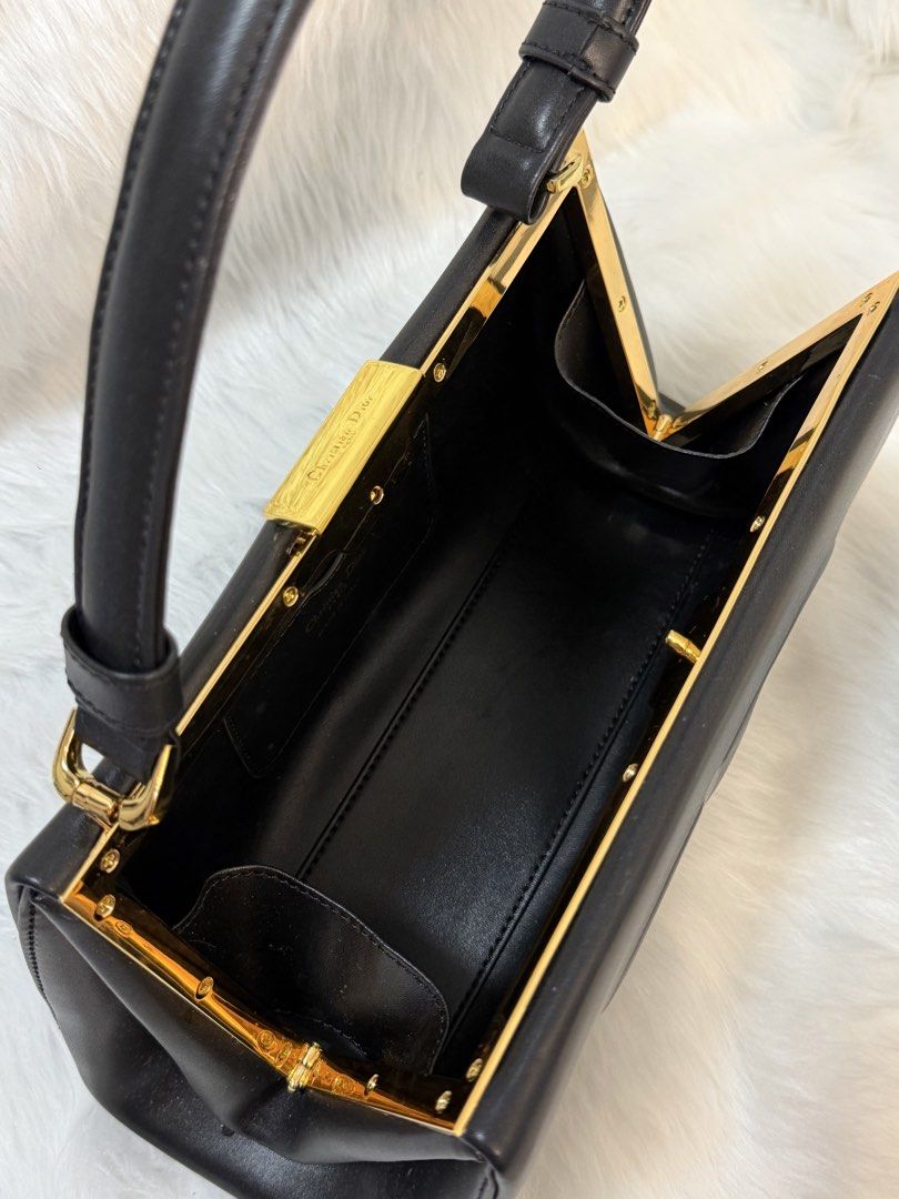 Dior CD Signaure Bag Black Leather Handbag (Category: Luxury Bags & Wallets) located in Manila. Submitted by srbpreloved (Listing ID 1426891338, Image 3). Description: Preloved With dustbag only Coded bag Self authenticate.