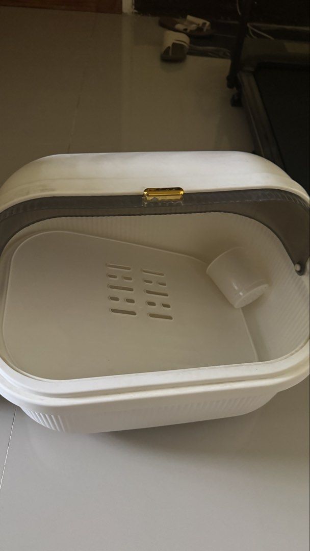 Dish drainer and water container (Category: Dishwasher) located in Rizal. Submitted by seraaaa.wolf (Listing ID 1426819718, Image 2). Description: Take all for 500 Once lang nagamit.