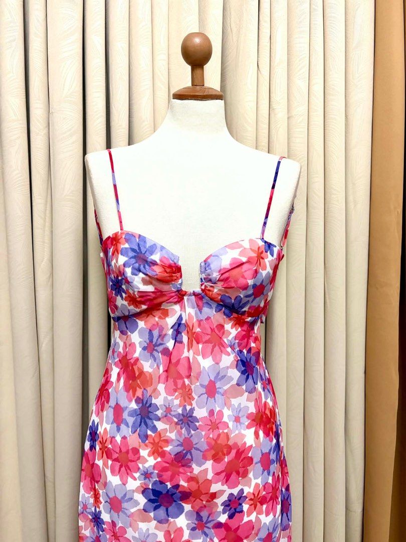 Floral Maxi Dress (Category: Dresses) located in Pasig City. Submitted by KayeArtsy (Listing ID 1426811962, Image 3). Description: 🇦🇺 AU Bought 💯 Original 🏷️ w/ tag Size: AU12 Bust: 36-38in Waist: 30-32in.
