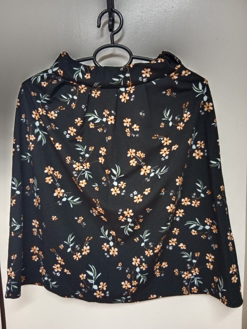 Floral Print Skirt (Category: Skirts) located in Makati City. Submitted by jancg55 (Listing ID 1426838318, Image 1). Description: Garterized .