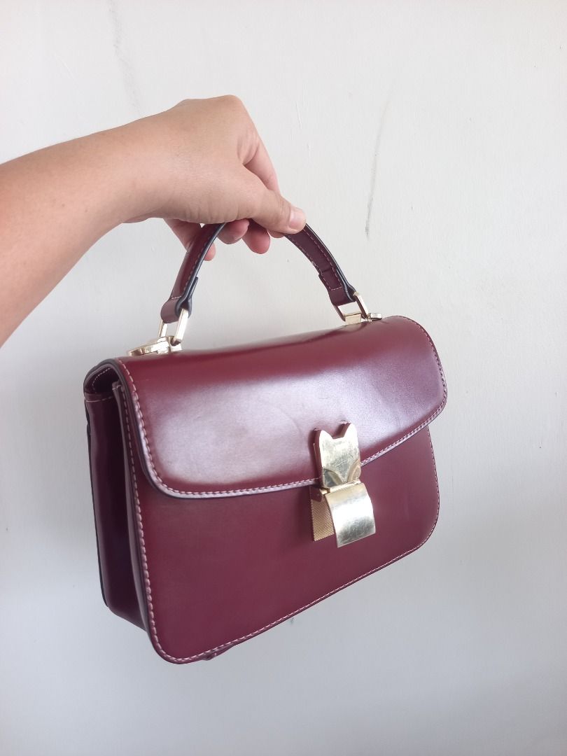 FOXER SLING BAG (Category: Cross-body Bags) located in Bulacan. Submitted by mariekitkit (Listing ID 1426918429, Image 2). Description: 𝘋𝘪𝘴𝘤𝘭𝘢𝘪𝘮𝘦𝘳: 𝙏𝙝𝙚 𝙨𝙝𝙤𝙥 𝙢𝙖𝙧𝙞𝙚𝙠𝙞𝙩𝙠𝙞𝙩 𝘢𝘳𝘦 𝘯𝘰𝘵 𝘢𝘴𝘴𝘰𝘤𝘪𝘢𝘵𝘦𝘥 𝘰𝘳 𝘢𝘧𝘧𝘪𝘭𝘪𝘢𝘵𝘦𝘥 𝘸𝘪𝘵𝘩 𝘢𝘯𝘺 𝘰𝘧 𝘵𝘩𝘦 𝘣𝘳𝘢𝘯𝘥𝘴 𝘧𝘦𝘢𝘵𝘶𝘳𝘦𝘥.𝘈𝘭𝘭 𝘵𝘳𝘢𝘥𝘦𝘮𝘢𝘳𝘬𝘴, 𝘭𝘰𝘨𝘰𝘴 𝘢𝘯𝘥 𝘤𝘰𝘱𝘺𝘳𝘪𝘨𝘩𝘵𝘴 𝘳𝘦𝘴𝘦𝘳𝘷𝘦𝘥 𝘵𝘰 𝘵𝘩𝘦 𝘰𝘳𝘪𝘨𝘪𝘯𝘢𝘭 𝘣𝘳𝘢𝘯𝘥 𝘰𝘸𝘯𝘦�