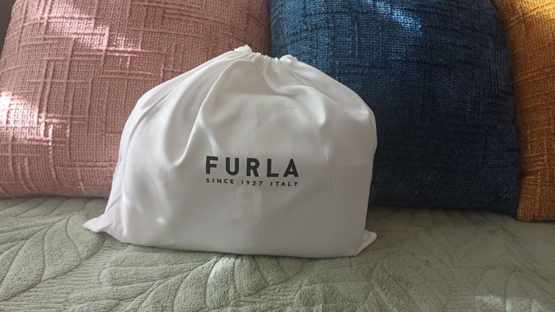 Furla - Mia Sofia Camera Bag (Category: Luxury Bags & Wallets) located in Las Pinas. Submitted by ajbash (Listing ID 1426861555, Image 3). Description: - Furla Mia Sofia Camera Bag - Stunning red color - Crossbody style - Includes original dust bag - Classic Furla design - Compact and stylish.