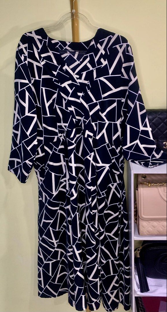 Geometric Print Dress (Category: Dresses) located in Manila. Submitted by amethyste_ph (Listing ID 1426946438, Image 2). Description: .