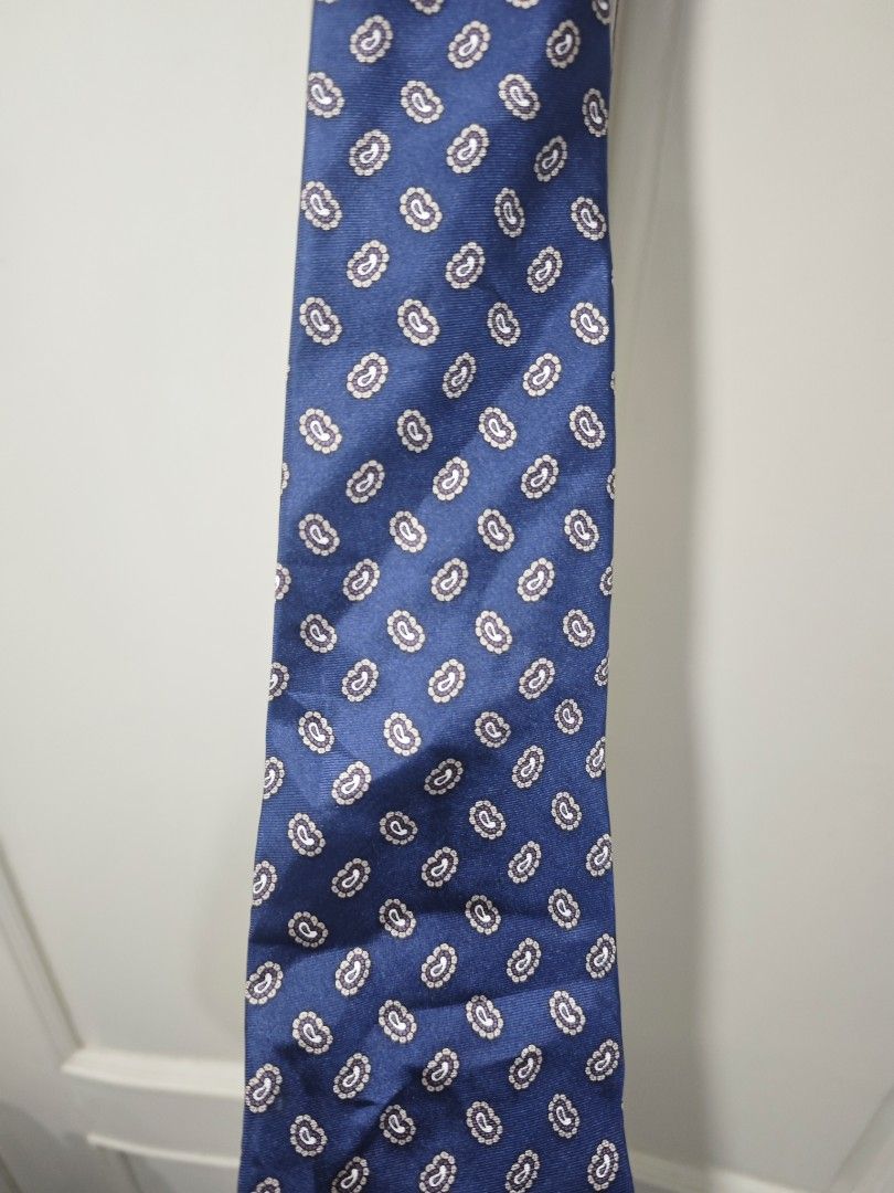 Givenchy Paisley Tie (Category: Ties) located in Iloilo. Submitted by declutterpm2 (Listing ID 1426858531, Image 2). Description: DM for more inquirys.