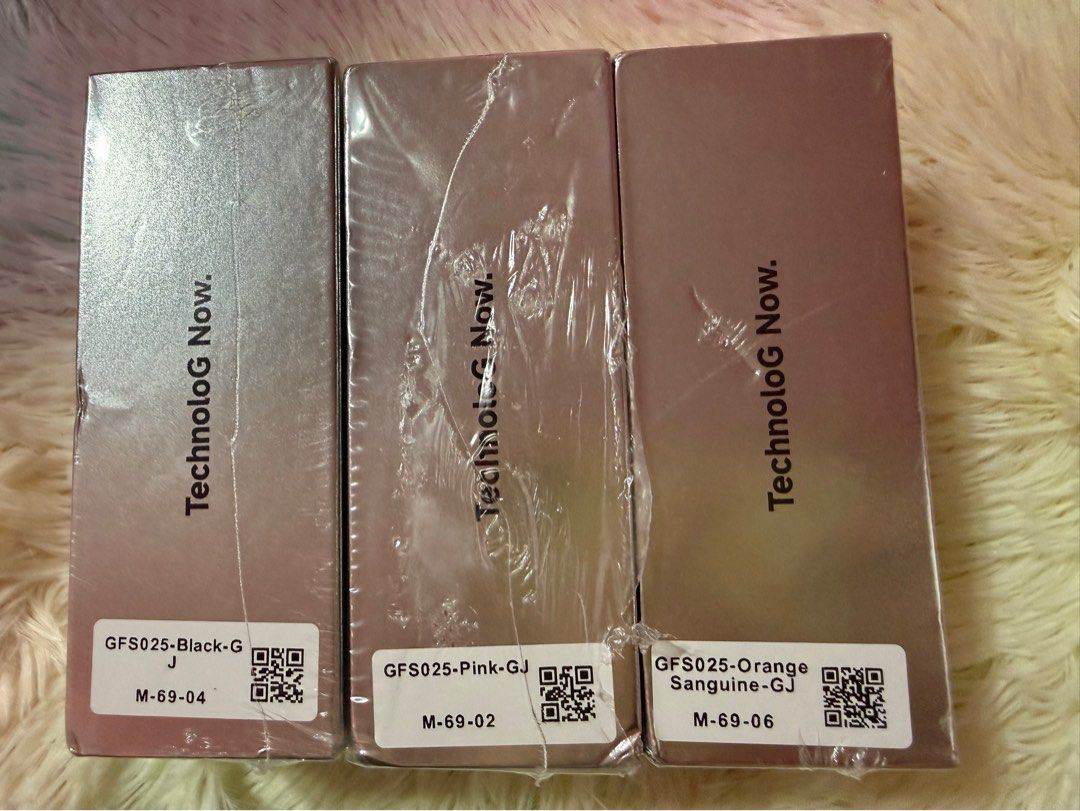 Goojodoq GFS025 camera fan 2500mah (Category: Body Care) located in Antipolo. Submitted by micheicheim (Listing ID 1426856901, Image 3). Description: GOOJODOQ CAMERA FAN 1K EACH 👉🏻CAMERA ROTATEABLE 👉🏻100 AIR SPEED FAN ‼️NO MEMORY CARD INCLUDED PINK UNBOXED ORANGE SANGUINE EXCLUSIVE COLOR SEALED BLACK SEALED .