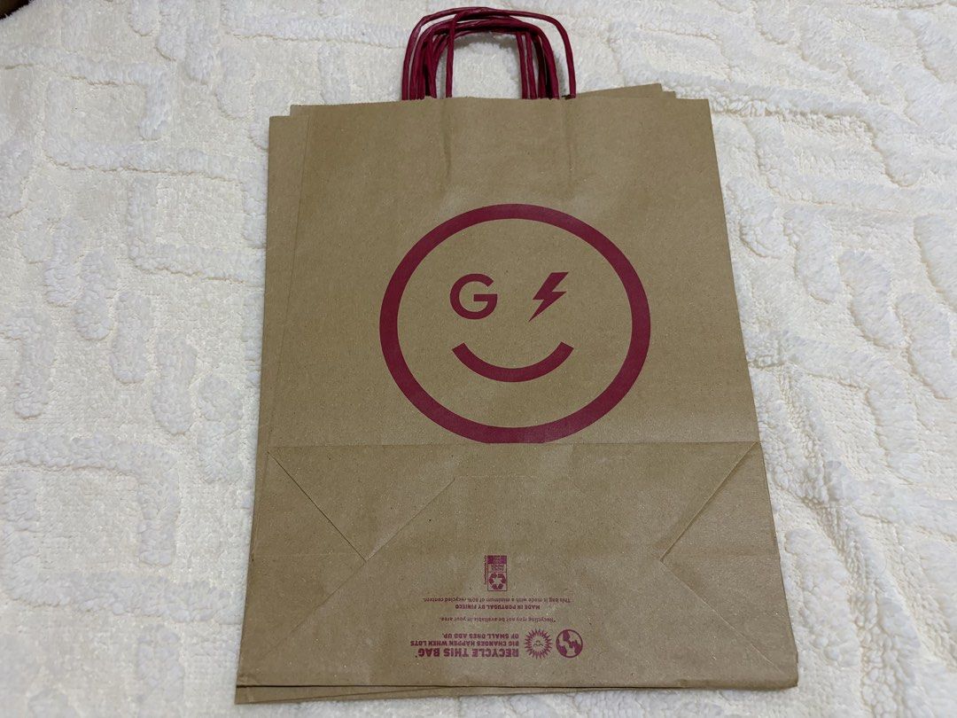 Hollister Paper Bag (Category: Everything Else Others) located in Paranaque City. Submitted by greatfinds108 (Listing ID 1426819065, Image 2). Description: Measures 10 x 13 inches Available 4 pieces Price per piece For pick up only.