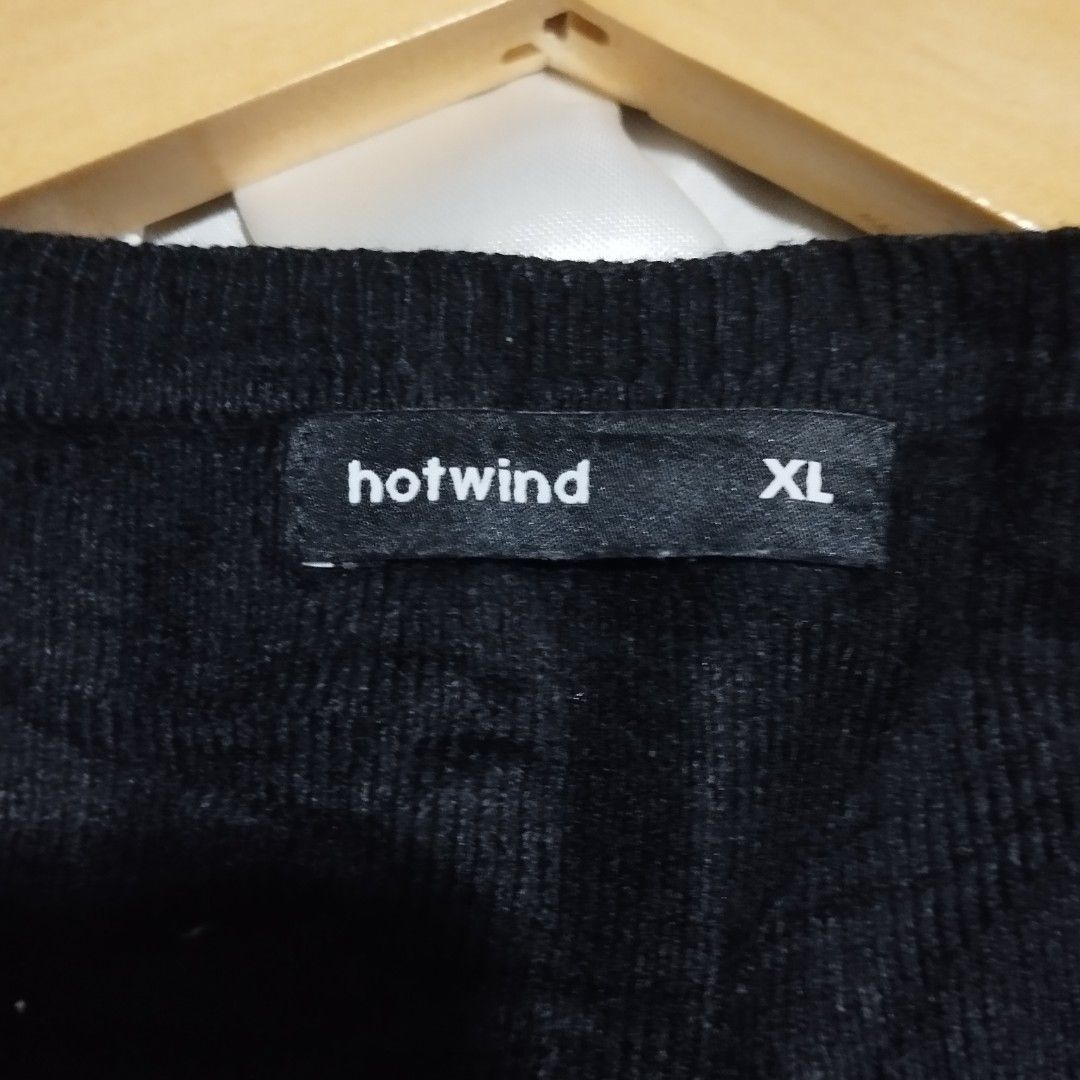 Hotwind Black Sleeveless Top XL (Category: Sleeveless) located in Manila. Submitted by hiddenthreads (Listing ID 1426897419, Image 2). Description: Black sleeveless top from Hotwind. It has a round neck and is made of a ribbed fabric. The size is XL..