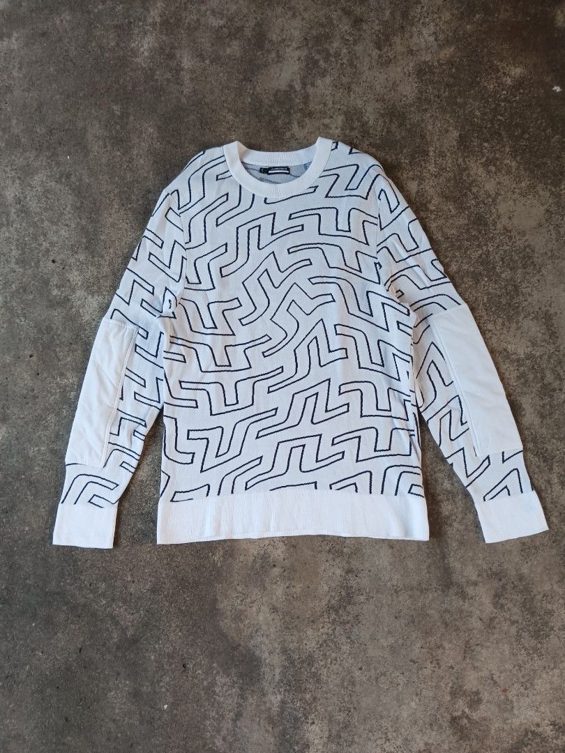 J. Lindeberg Bridge Swirl Knitted Sweater (Category: Coats, Jackets and Outerwear) located in Davao. Submitted by hisdef (Listing ID 1426896161, Image 1). Description: j.lindeberg bridge swirl knitted sweater condition-like new issue-minimal lints size on tag- large Dimensions in inches width-20 length-30 shoulder-18 sleeve-27.