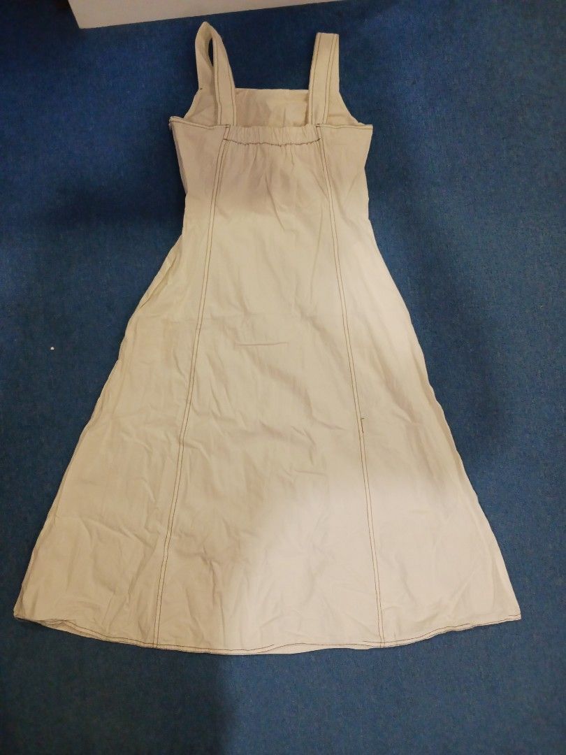 Jumper dress (Category: Dresses) located in Manila. Submitted by rtins (Listing ID 1426794734, Image 2). Description: preloved size: xs-s bust : 28-30 " (smocking) waist : 28" length : 42".
