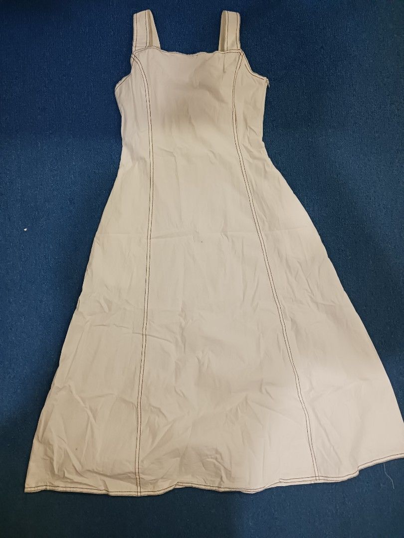 Jumper dress (Category: Dresses) located in Manila. Submitted by rtins (Listing ID 1426794734, Image 1). Description: preloved size: xs-s bust : 28-30 " (smocking) waist : 28" length : 42".