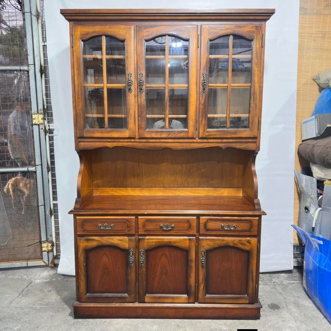 Kitchen Cabinet (Category: Shelves, Cabinets & Racks) located in Meycauayan. Submitted by marygracecasimiro (Listing ID 1426827774, Image 1). Description: Kitchen cabinet ₱11,500 Issue - no handle ung dalawang drawer💚.