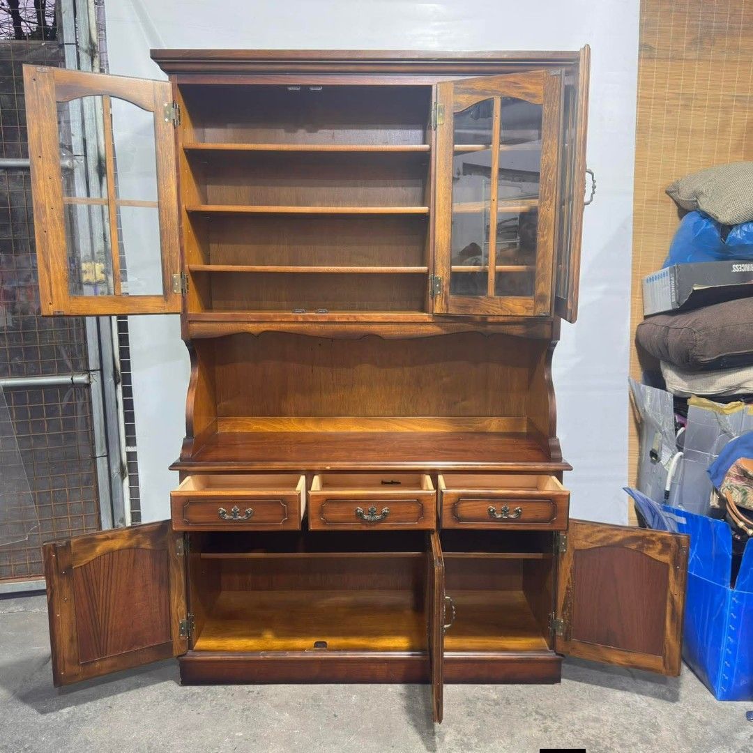 Kitchen Cabinet (Category: Shelves, Cabinets & Racks) located in Meycauayan. Submitted by marygracecasimiro (Listing ID 1426827774, Image 3). Description: Kitchen cabinet ₱11,500 Issue - no handle ung dalawang drawer💚.