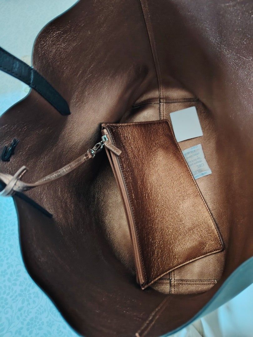 Lacoste Tote bag (Category: Shoulder Bags) located in Mandaluyong City. Submitted by pinkcel (Listing ID 1426831832, Image 2). Description: Reversible Cow leather Flaw - Signs of usage.