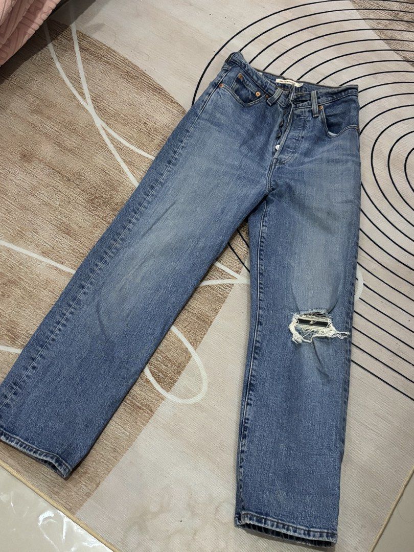 Levis Ribcage Distressed Jeans - Highwaisted (Category: Jeans) located in Cebu City. Submitted by belly.dego (Listing ID 1426911504, Image 1). Description: Levis Premium Original Denim Pants Size 25 Ribcage/Highwaist Straightleg Distressed When worn posted Rfs: No longer fits High quality.