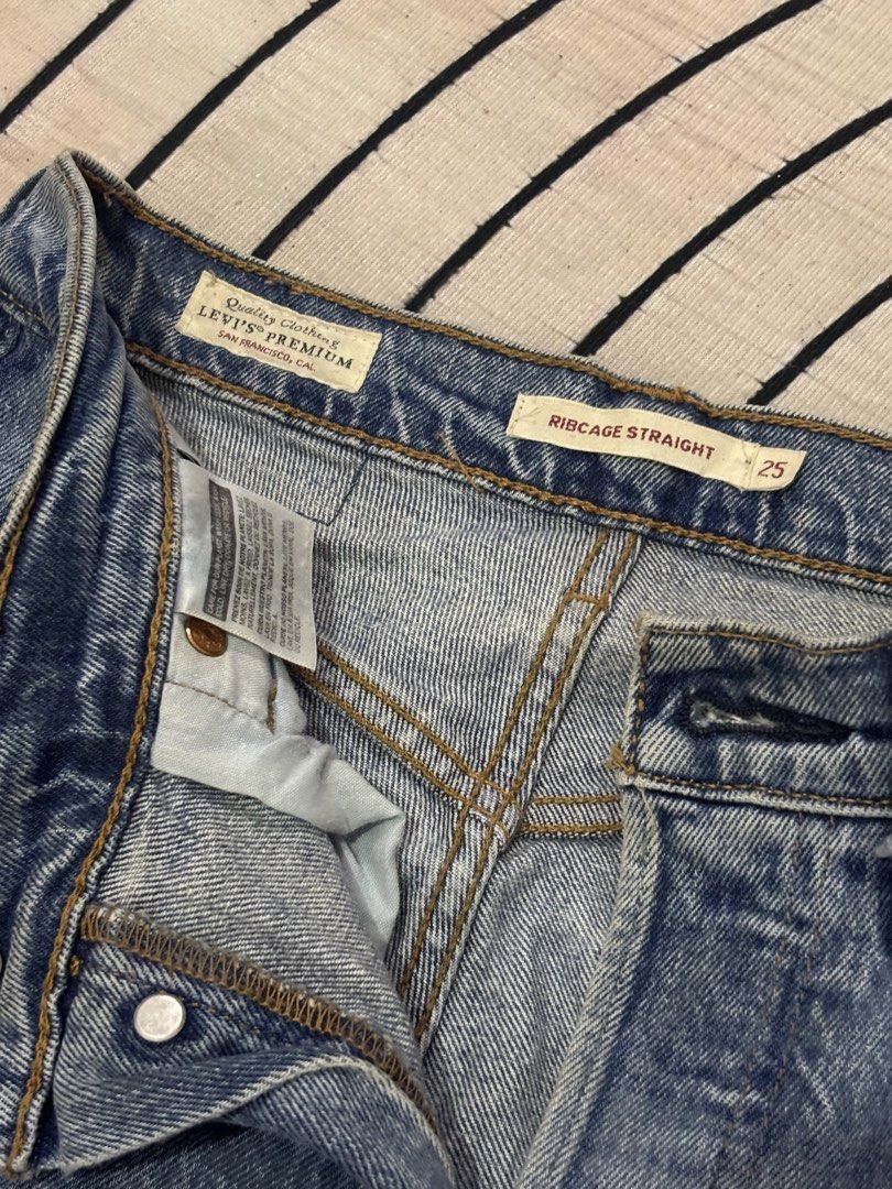 Levis Ribcage Distressed Jeans - Highwaisted (Category: Jeans) located in Cebu City. Submitted by belly.dego (Listing ID 1426911504, Image 2). Description: Levis Premium Original Denim Pants Size 25 Ribcage/Highwaist Straightleg Distressed When worn posted Rfs: No longer fits High quality.