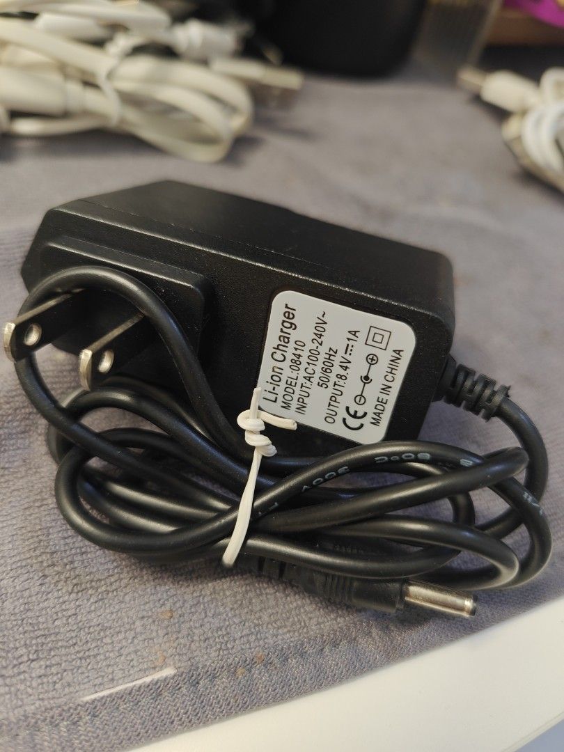 Li-ion Charger 8.4V 1A