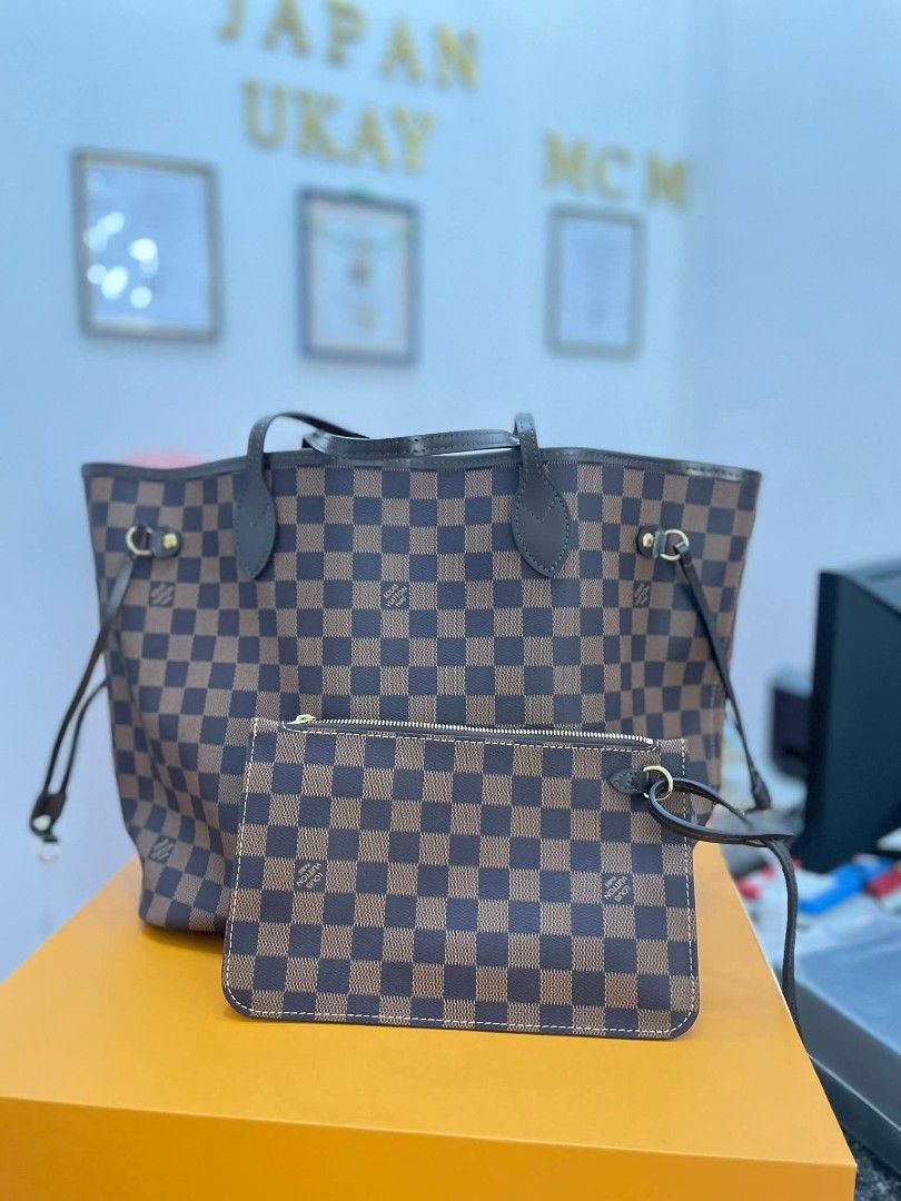Louis Vuitton Damier Ebene Neverfull MM Microchip (Category: Luxury Bags & Wallets) located in Las Pinas. Submitted by jadasy_vintagefinds (Listing ID 1426797273, Image 1). Description: Neverfull MM Damier Ebene Microchip, Rank SA/Like new, with Pouch. complete 📦 LBC, JNT, JRS Provincial Areas 💸 COD in Metro Manila only 🛵 Same-day delivery via Lalamove/Grab 🌏 Worldwide Shipping via EMS/DHL 📍Store pick up (Dasma Cavite) .