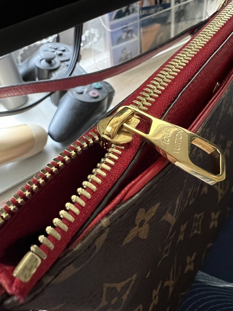 Louis Vuitton monogram Pallas (Category: Luxury Bags & Wallets) located in Las Pinas. Submitted by pixterspb (Listing ID 1426813214, Image 2). Description: 100% authentic straps provided only .