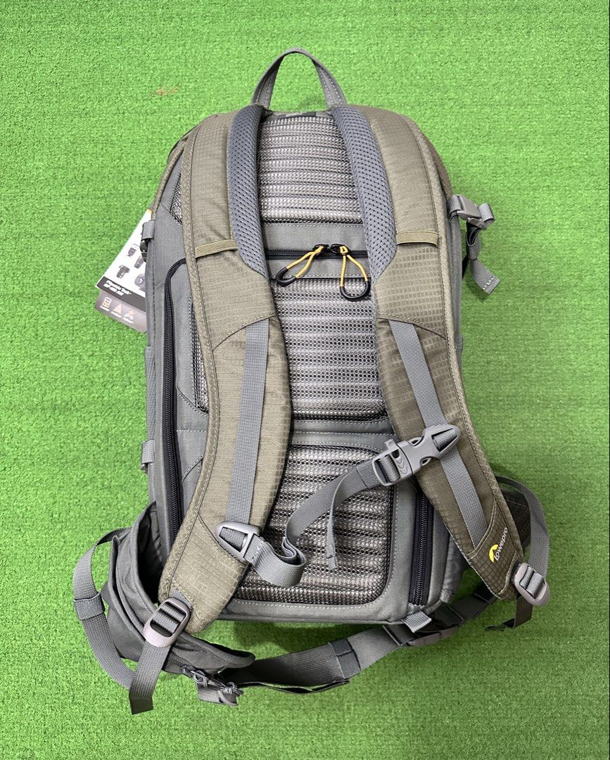 Lowe Pro Flipside Trek Bp 450 AW Camera Back Pack Bag (Category: Backpacks) located in San Fernando. Submitted by jazzclosetest2018 (Listing ID 1426928564, Image 3). Description: My Location: San Fernando, Pampanga📍 Payment 1st Transaction! Lowe Pro Flipside Trek Bp 450 AW Camera Back Pack Bag Size: Large Dims: L22* W12" (more or less) Brand New W/ Hang Tag (Deadstock) Legit/Authentic (Not thrifted Item) *Can do send more detailed pics. upon req