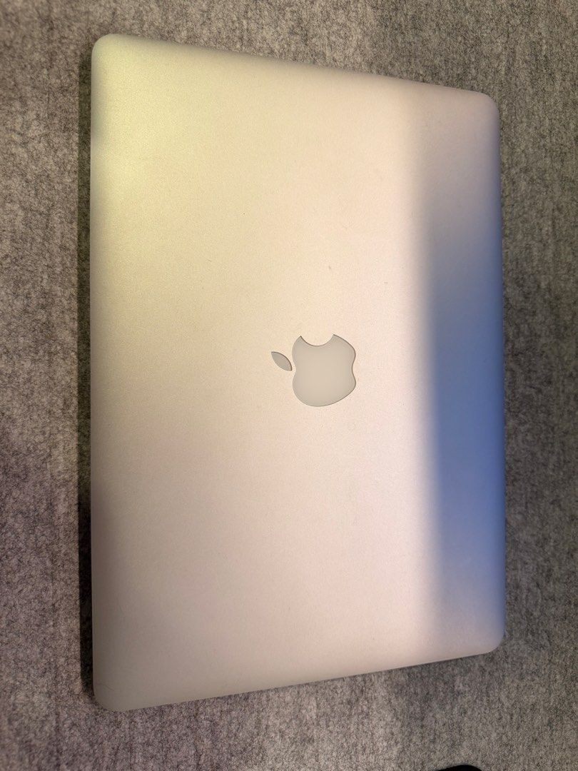 MacBook Air (13-inch, 2017)441054561609994241
