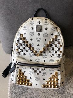 (Category: ) located in . Submitted by luxeforlessbysm (Listing ID 1426800051, Image 1). Description: .