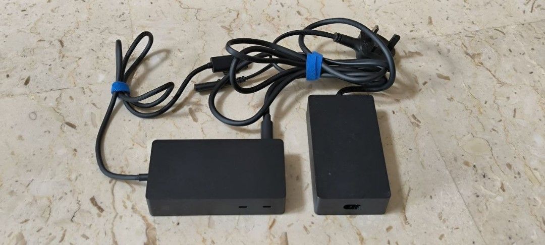 Microsoft Surface Power Supply405983673912535040