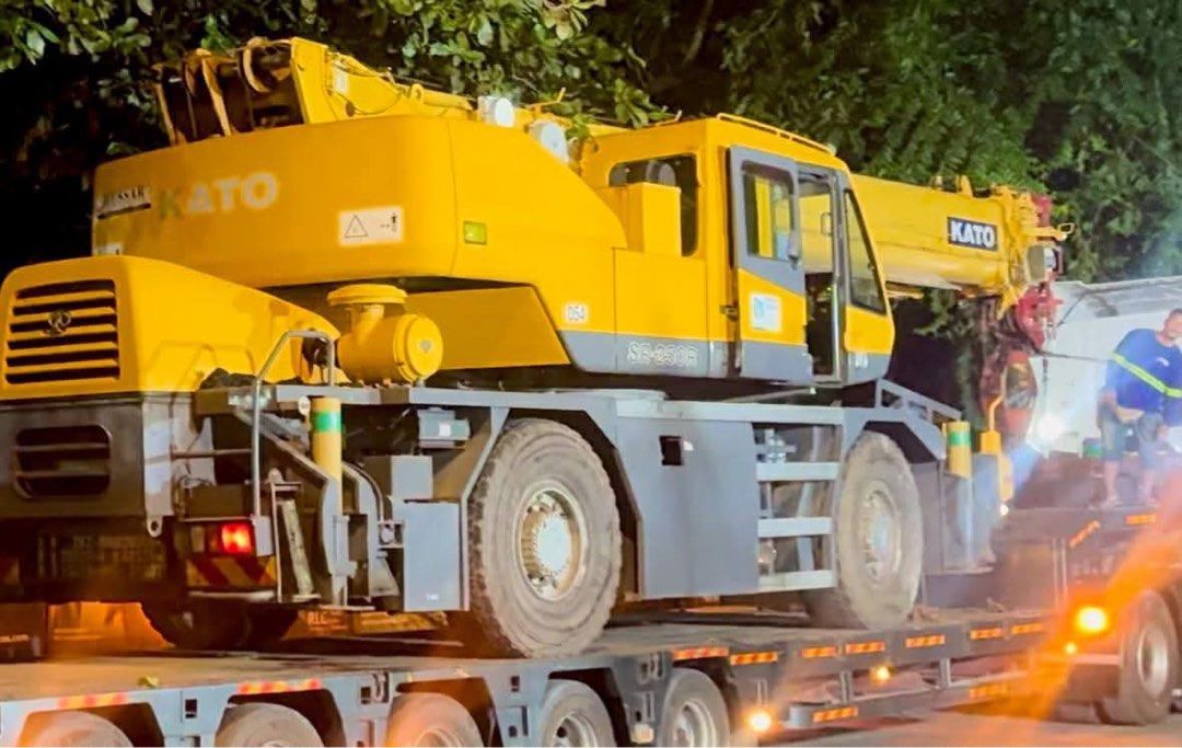 Mobile Crane KATO BRAND (Category: Heavy Vehicles) located in Cavite. Submitted by theluxurybyaalheebotique (Listing ID 1426841426, Image 3). Description: HEAVY DUTY 2012 ROUGH TERRAIN CRANE FOR SALE!!! 🔹KATO BRAND Made in Japan 🔹Model: KATO KR-25H-V7 🔹Fully Hydraulic Rough Terrain Mobile Crane 🔹25 Toner 🔹2023 Acquired 2012 Model 🔹Well-maintained and ready to work 🔹4-section, box-type; extends from 9.35m to 30.5m.