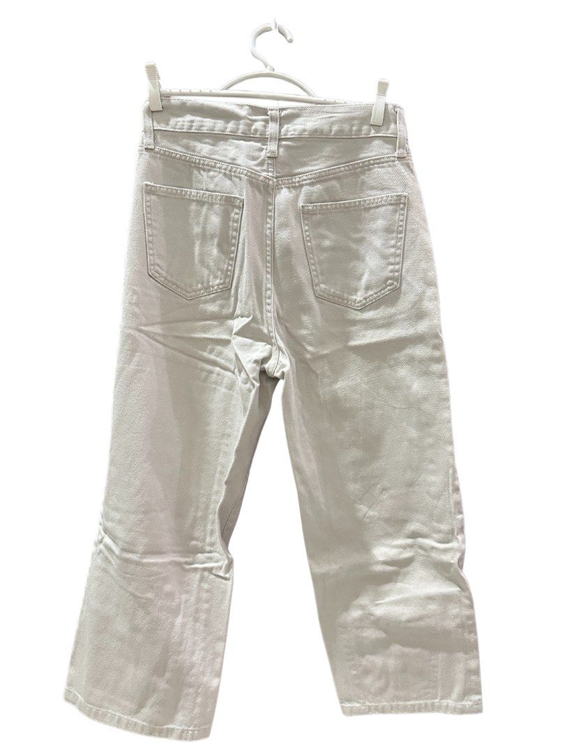 Muji Wide Leg Jeans (Category: Jeans) located in Manila. Submitted by goodfindsmnl_ (Listing ID 1426921722, Image 3). Description: - Size: Small (Waist: 25) - Good condition - Thick material - High waisted - Rfs: decluttering.