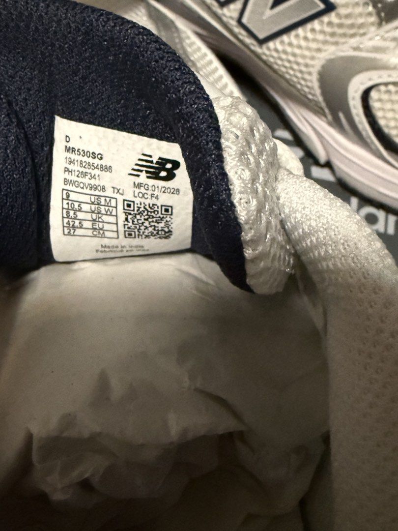 New Balance 350 White and Navy (Category: Sneakers) located in Pasig City. Submitted by clearup1 (Listing ID 1426887561, Image 3). Description: New Balance MR530 Mens - White and Navy Brand new! Size: Us 9 Mens.