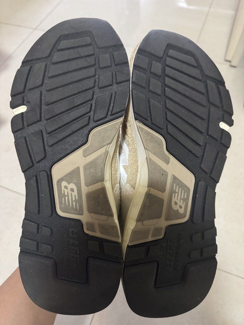 New Balance 997R - US 9 M (Category: Sneakers) located in Manila. Submitted by alphab3at (Listing ID 1426844415, Image 3). Description: Original Used Once With replacement box Size 9 US M Loc: Mandaluyong.