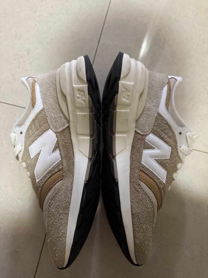 New Balance 997R - US 9 M (Category: Sneakers) located in Manila. Submitted by alphab3at (Listing ID 1426844415, Image 2). Description: Original Used Once With replacement box Size 9 US M Loc: Mandaluyong.