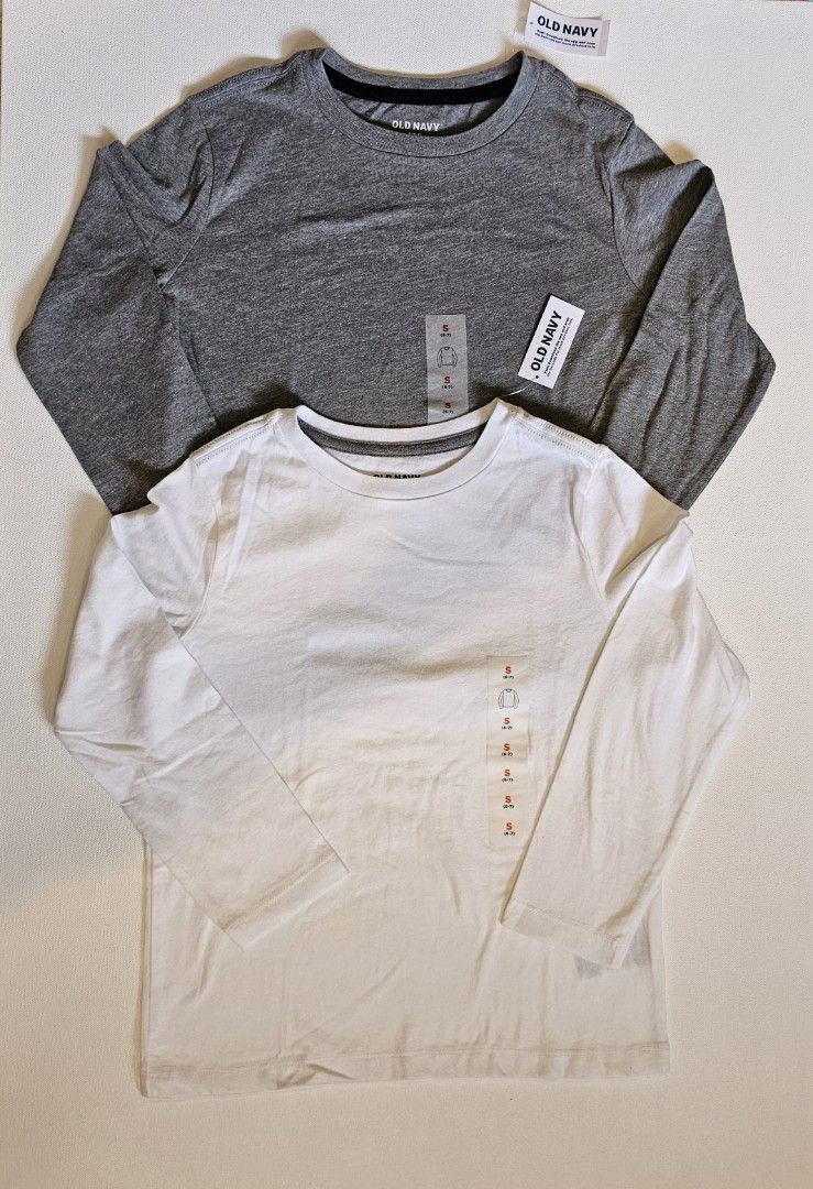Old Navy Long Sleeve Shirt (Size S) 2pcs (Category: Babies & Kids Fashion) located in Quezon. Submitted by cgmhe (Listing ID 1426873806, Image 1). Description: Two Old Navy long sleeve shirts. One is gray, and the other is white. Both shirts have a crew neck. The size is S (6-7). Made in Vietnam. The shirts have the original tags attached. 2pcs for 380.