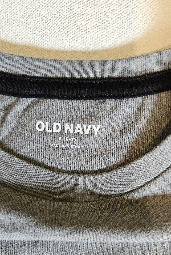 Old Navy Long Sleeve Shirt (Size S) 2pcs (Category: Babies & Kids Fashion) located in Quezon. Submitted by cgmhe (Listing ID 1426873806, Image 3). Description: Two Old Navy long sleeve shirts. One is gray, and the other is white. Both shirts have a crew neck. The size is S (6-7). Made in Vietnam. The shirts have the original tags attached. 2pcs for 380.